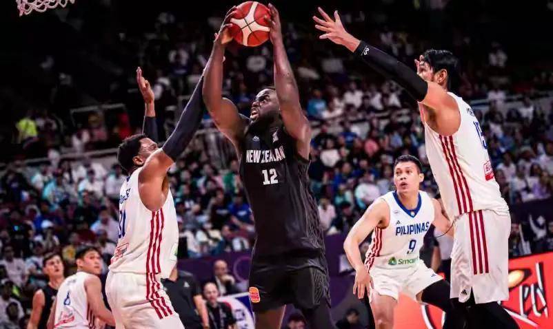 击剑常规赛上演强强对话，徽州猎隼队大胜海滨银狐队，战术调整见效；防守强度拉满(猎隼电视剧全集免费播放高清在线观看)