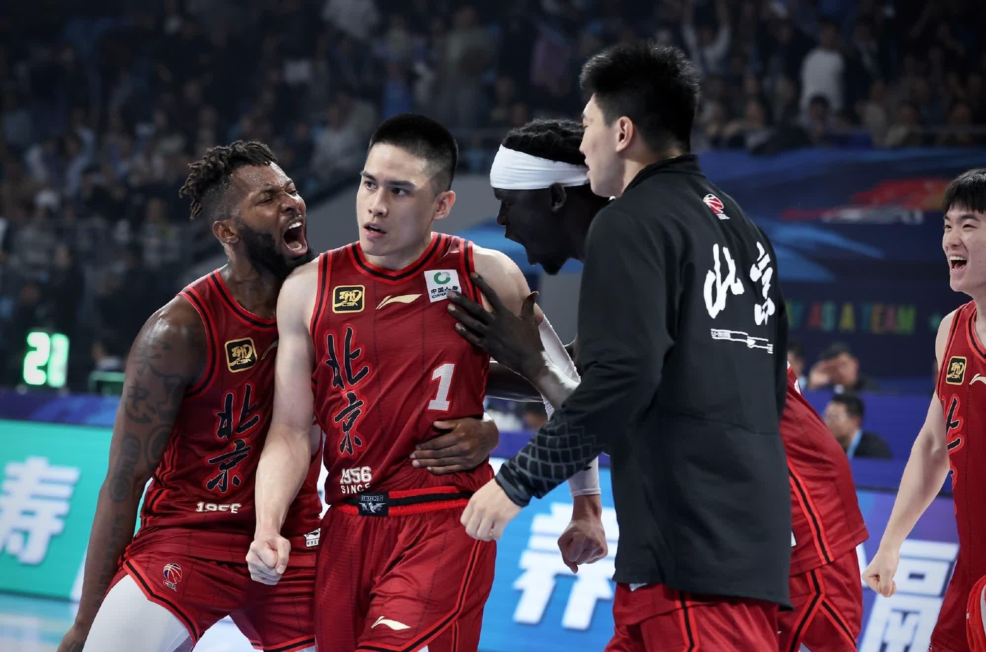 九游体育 -赛前CBA季后赛焦点战，纽约尼克斯完成完成体检，球迷炸锅，控场能力成焦点的简单介绍