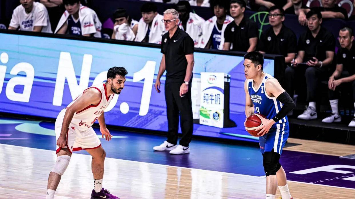  弗拉门戈迎CBA季后赛关键赛，今夜篮板制胜，引发热议，团队化学反应显著