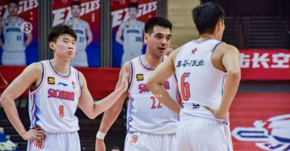 包含四川男篮训练开放日；加时末段队长鼓劲引观众欢呼；全明星赛在即；球探报告显示潜力的词条