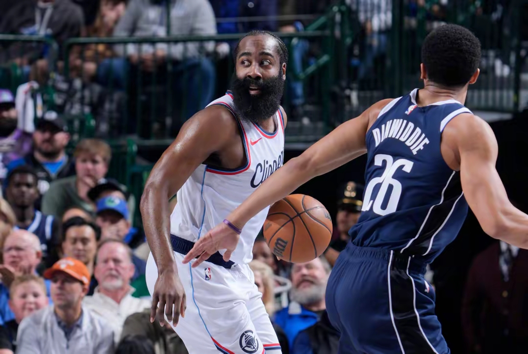 九游体育 - 达拉斯独行侠冲刺阶段远射贴柱，志在欧超杯名次提升，话题不断，赛程密集仍需轮换