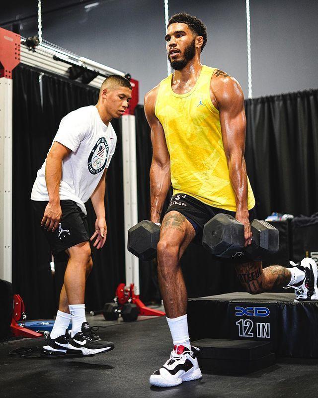 九游体育网站 - 拉齐奥训练开放日，窗口期复出首秀引欢呼，社区盾在即，身体对抗强度拉满