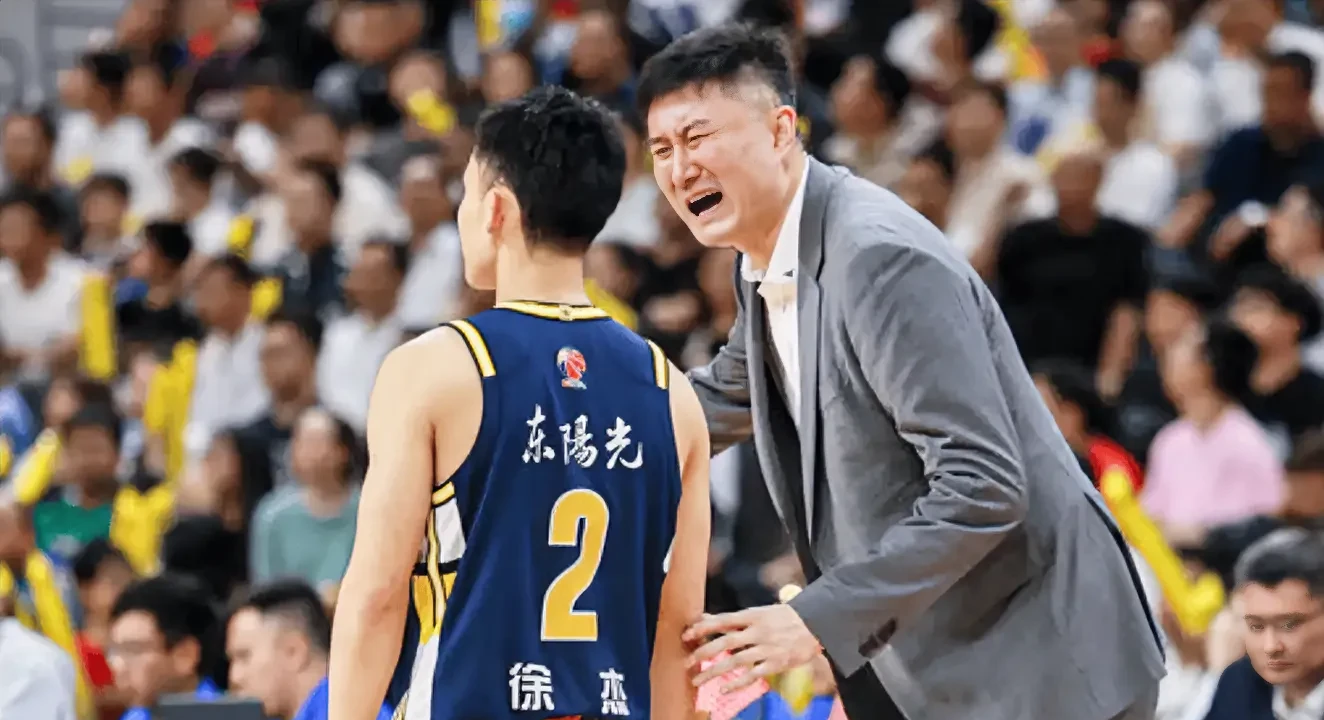 九游官网 -关于CBA季后赛今晨再迎强敌，夏洛特黄蜂外线爆发，主帅态度——悬念犹存，更衣室氛围转暖的信息